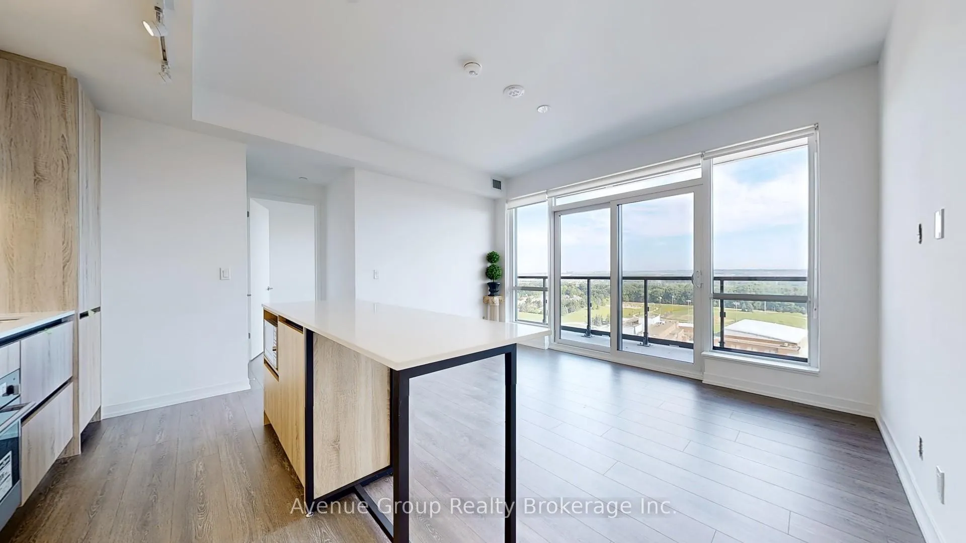 Photo 8 of Unit B-1803, 7950 Bathurst Street, Vaughan, Beverley Glen — HOMEH