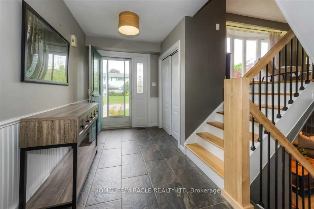 Photo 2 of 34 Hudson Crescent, Kitchener — HOMEH