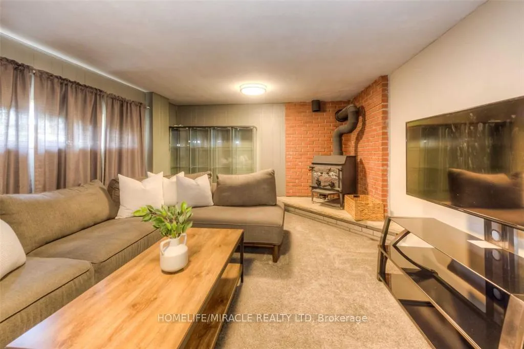 Photo 5 of 34 Hudson Crescent, Kitchener — HOMEH