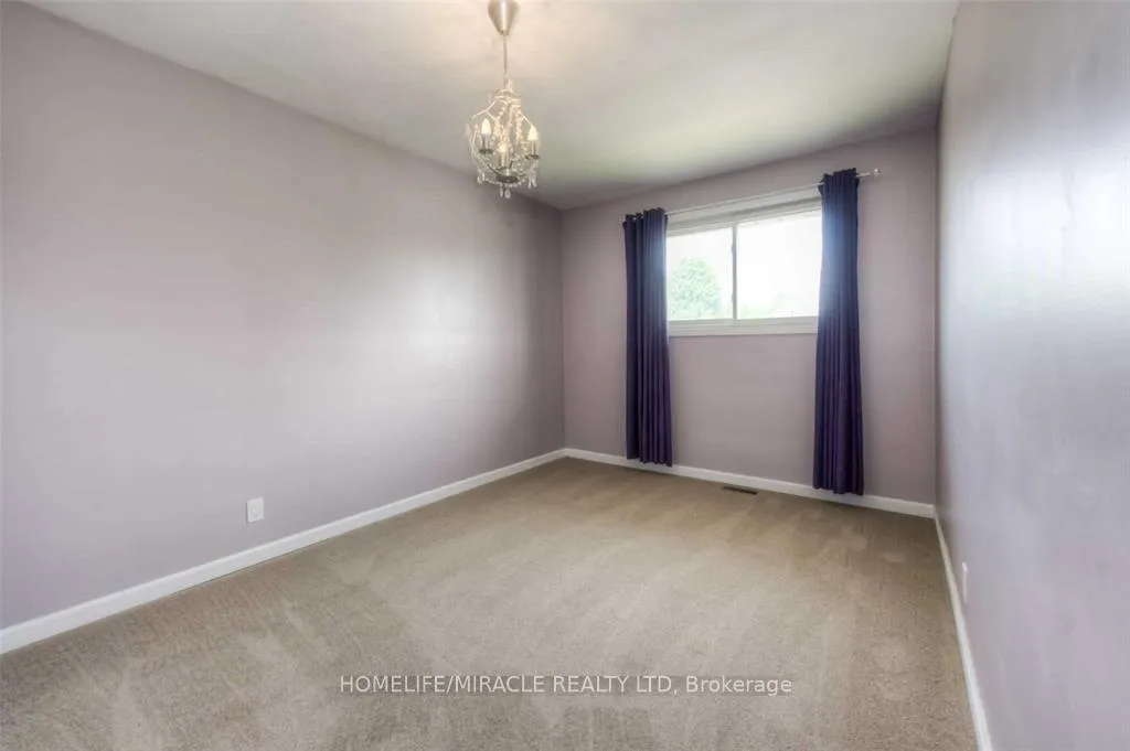 Photo 11 of 34 Hudson Crescent, Kitchener — HOMEH