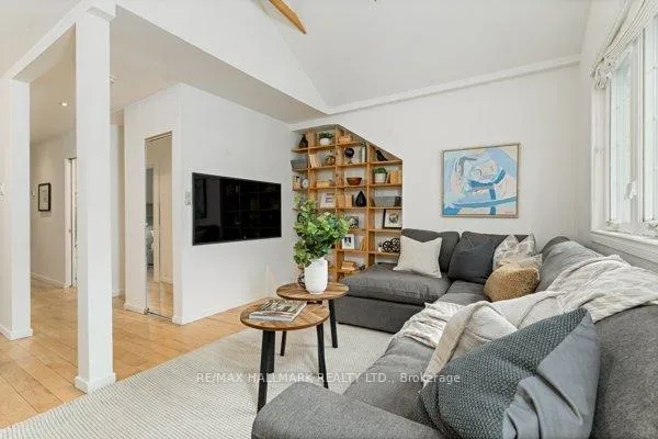 Photo 2 of Unit Upper, 736 Woodbine Avenue, Toronto, Woodbine Corridor — HOMEH