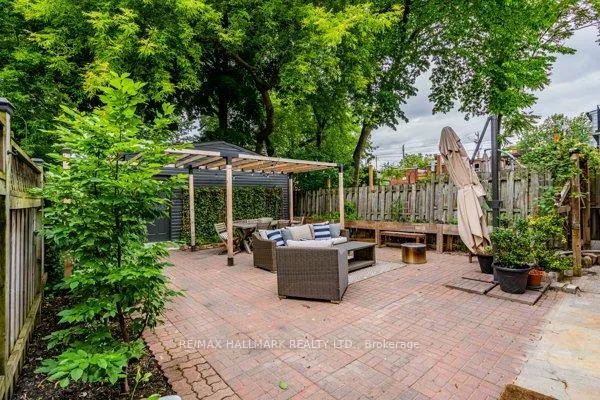 Photo 17 of Unit Upper, 736 Woodbine Avenue, Toronto, Woodbine Corridor — HOMEH