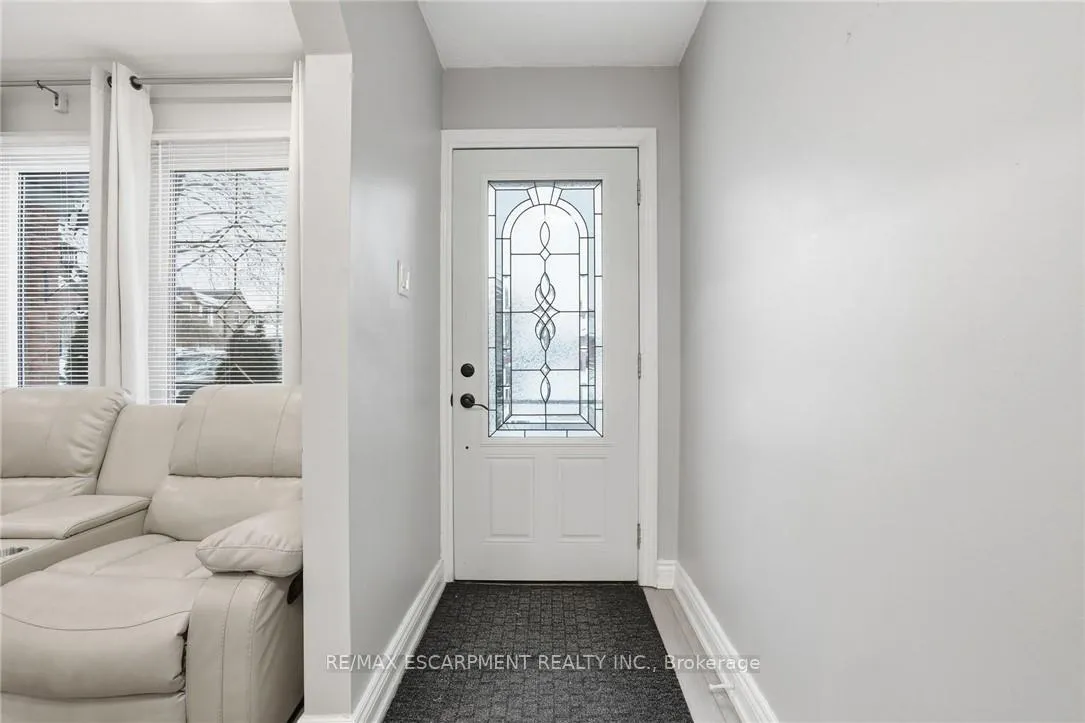 Photo 6 of 5 Twinoaks Crescent, Hamilton, Stoney Creek Mountain — HOMEH
