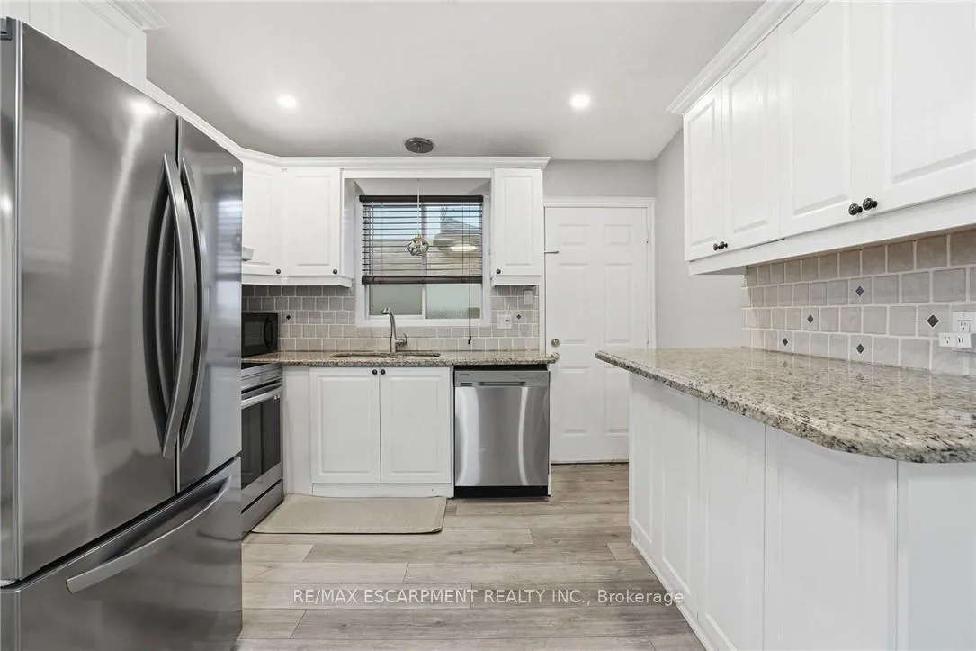 Photo 13 of 5 Twinoaks Crescent, Hamilton, Stoney Creek Mountain — HOMEH
