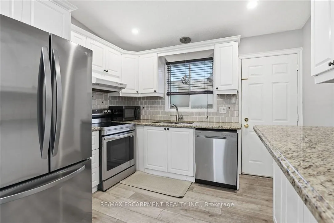 Photo 14 of 5 Twinoaks Crescent, Hamilton, Stoney Creek Mountain — HOMEH