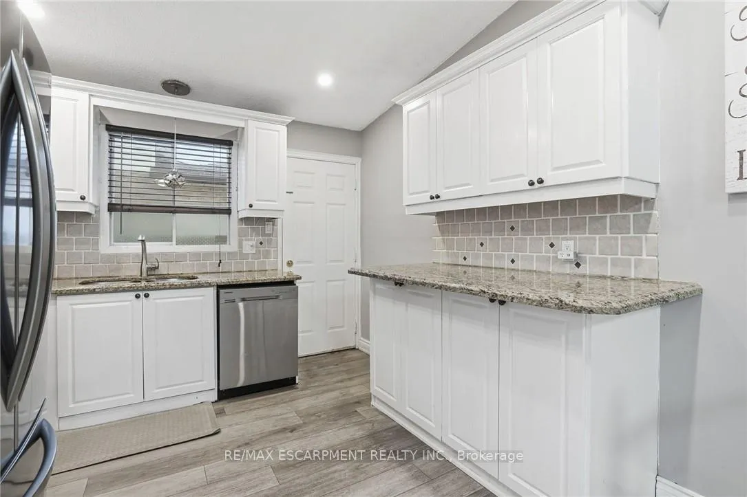Photo 15 of 5 Twinoaks Crescent, Hamilton, Stoney Creek Mountain — HOMEH