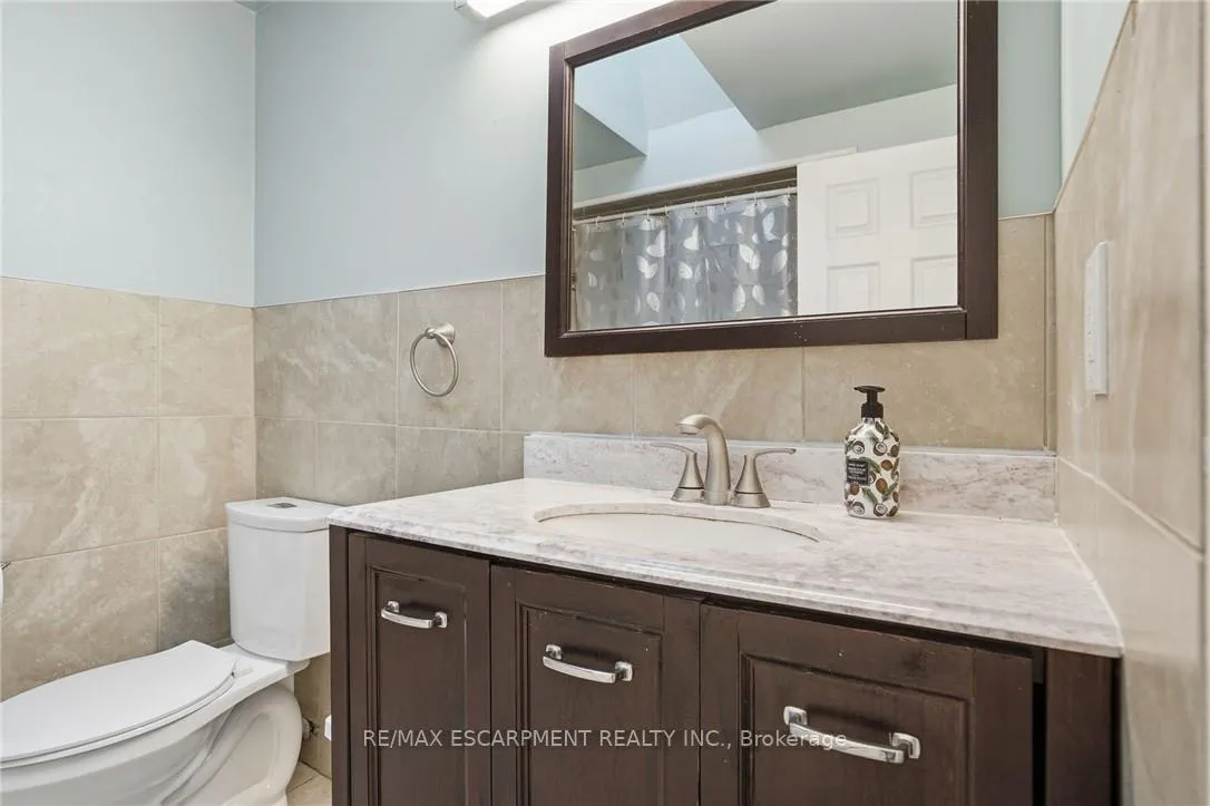 Photo 18 of 5 Twinoaks Crescent, Hamilton, Stoney Creek Mountain — HOMEH