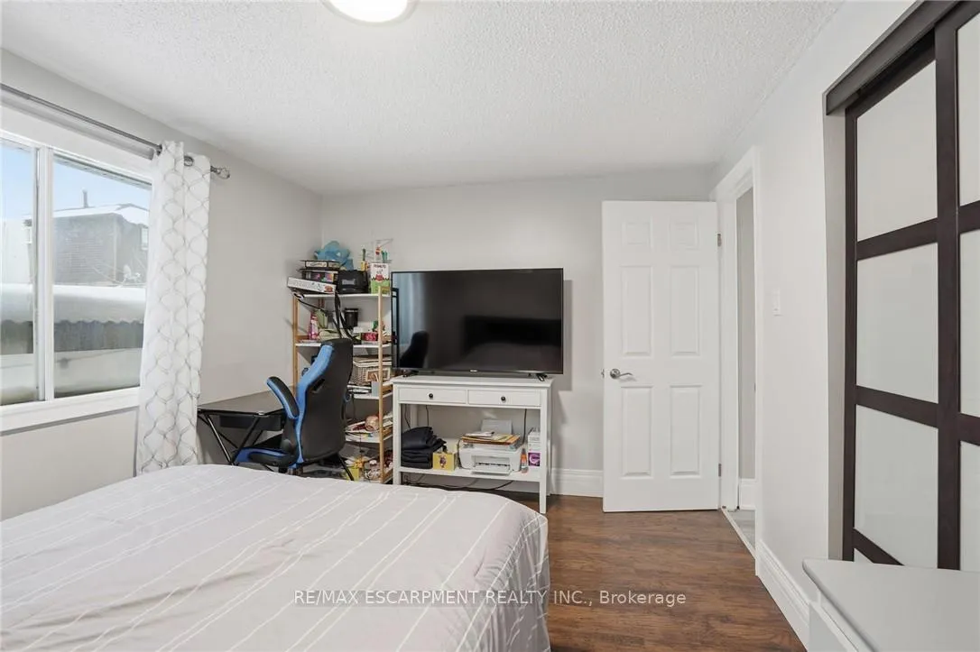 Photo 25 of 5 Twinoaks Crescent, Hamilton, Stoney Creek Mountain — HOMEH