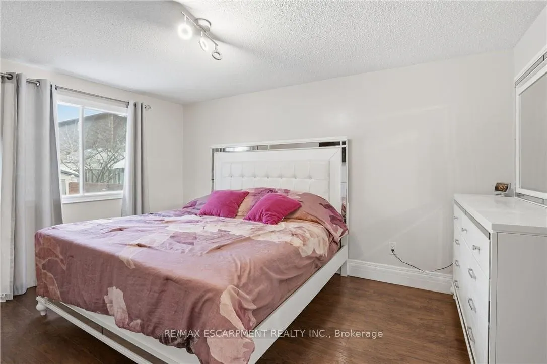 Photo 26 of 5 Twinoaks Crescent, Hamilton, Stoney Creek Mountain — HOMEH