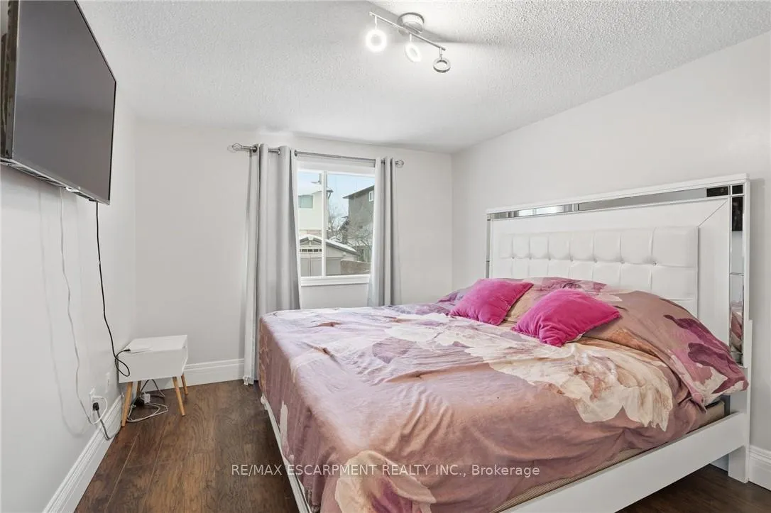 Photo 27 of 5 Twinoaks Crescent, Hamilton, Stoney Creek Mountain — HOMEH