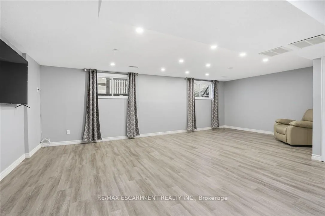 Photo 29 of 5 Twinoaks Crescent, Hamilton, Stoney Creek Mountain — HOMEH