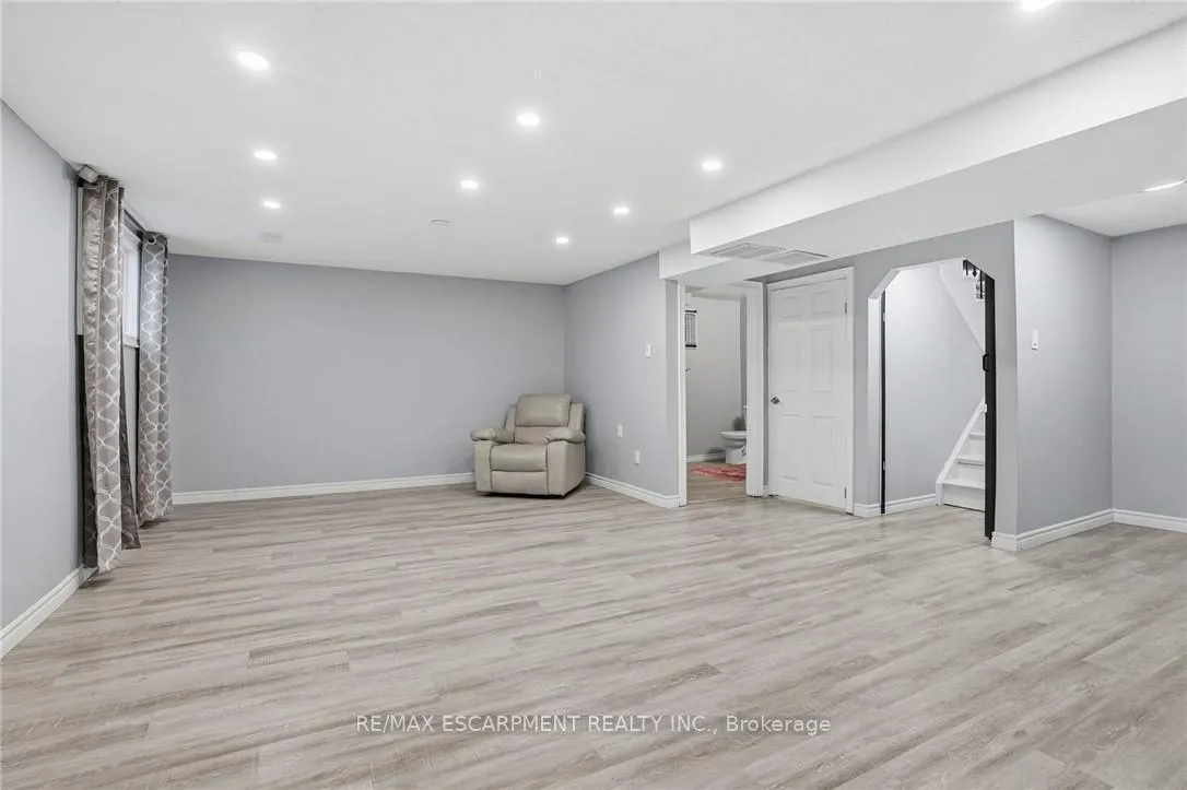 Photo 30 of 5 Twinoaks Crescent, Hamilton, Stoney Creek Mountain — HOMEH