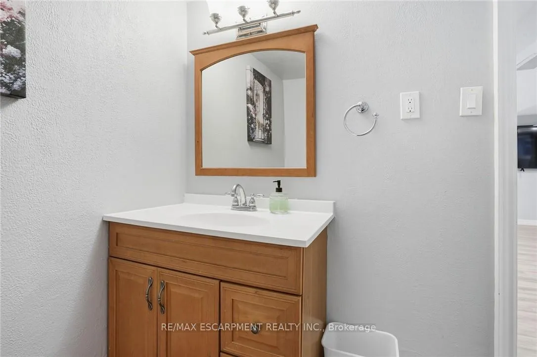 Photo 33 of 5 Twinoaks Crescent, Hamilton, Stoney Creek Mountain — HOMEH