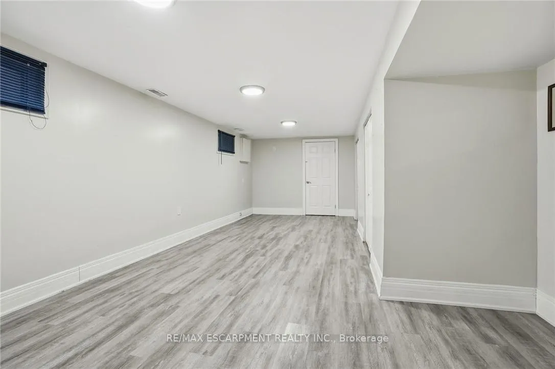 Photo 34 of 5 Twinoaks Crescent, Hamilton, Stoney Creek Mountain — HOMEH