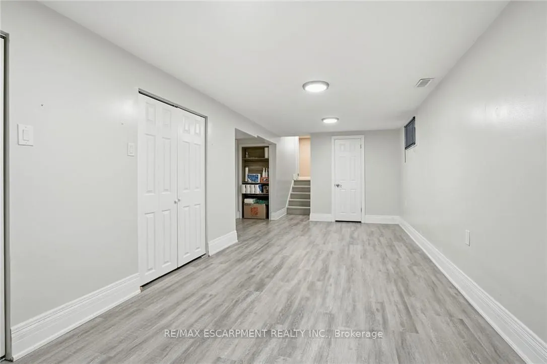 Photo 36 of 5 Twinoaks Crescent, Hamilton, Stoney Creek Mountain — HOMEH