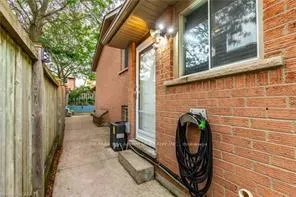 Photo 38 of 5 Twinoaks Crescent, Hamilton, Stoney Creek Mountain — HOMEH