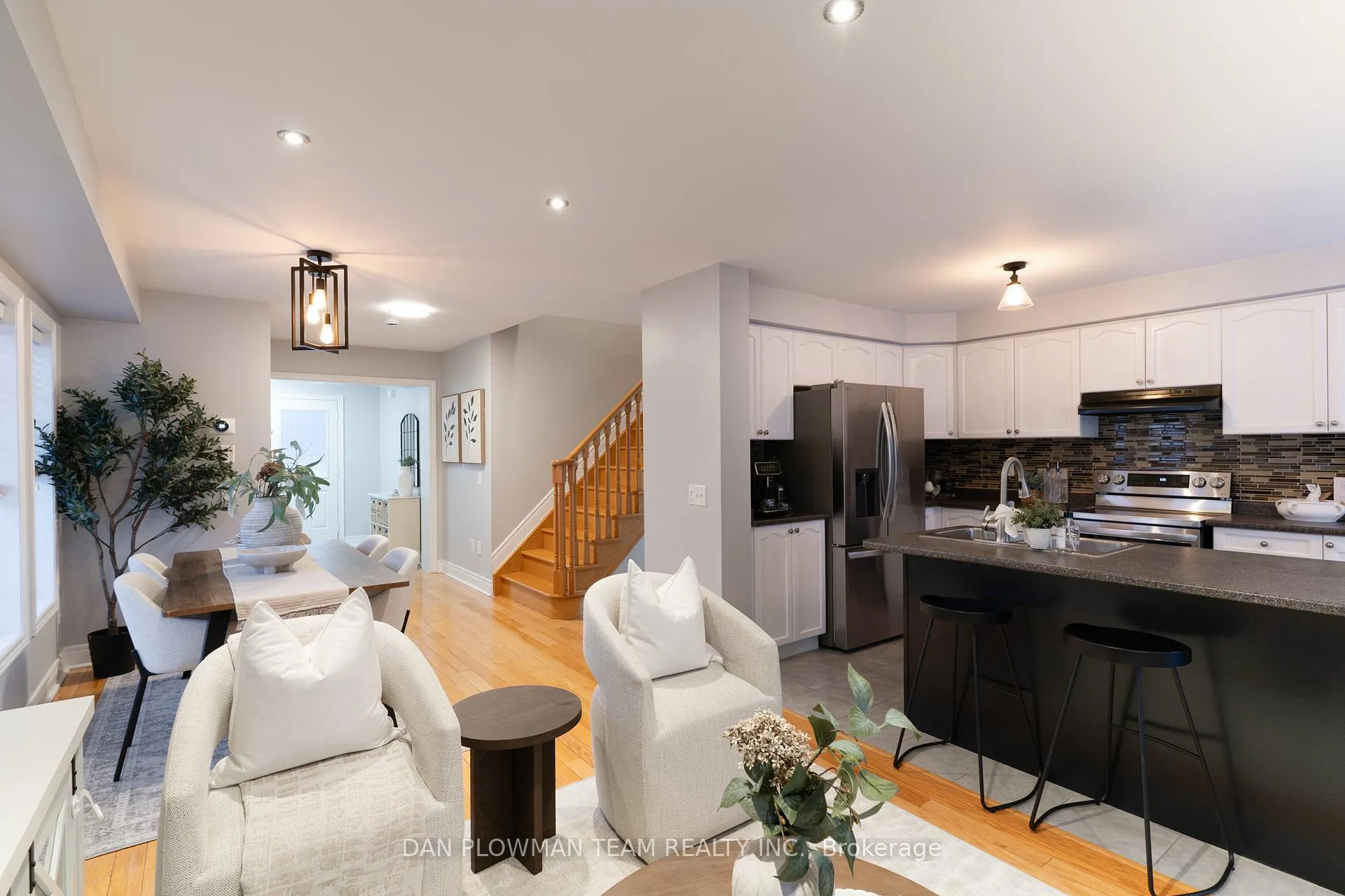 Photo 12 of 121 Bathgate Crescent, Clarington, Courtice — HOMEH