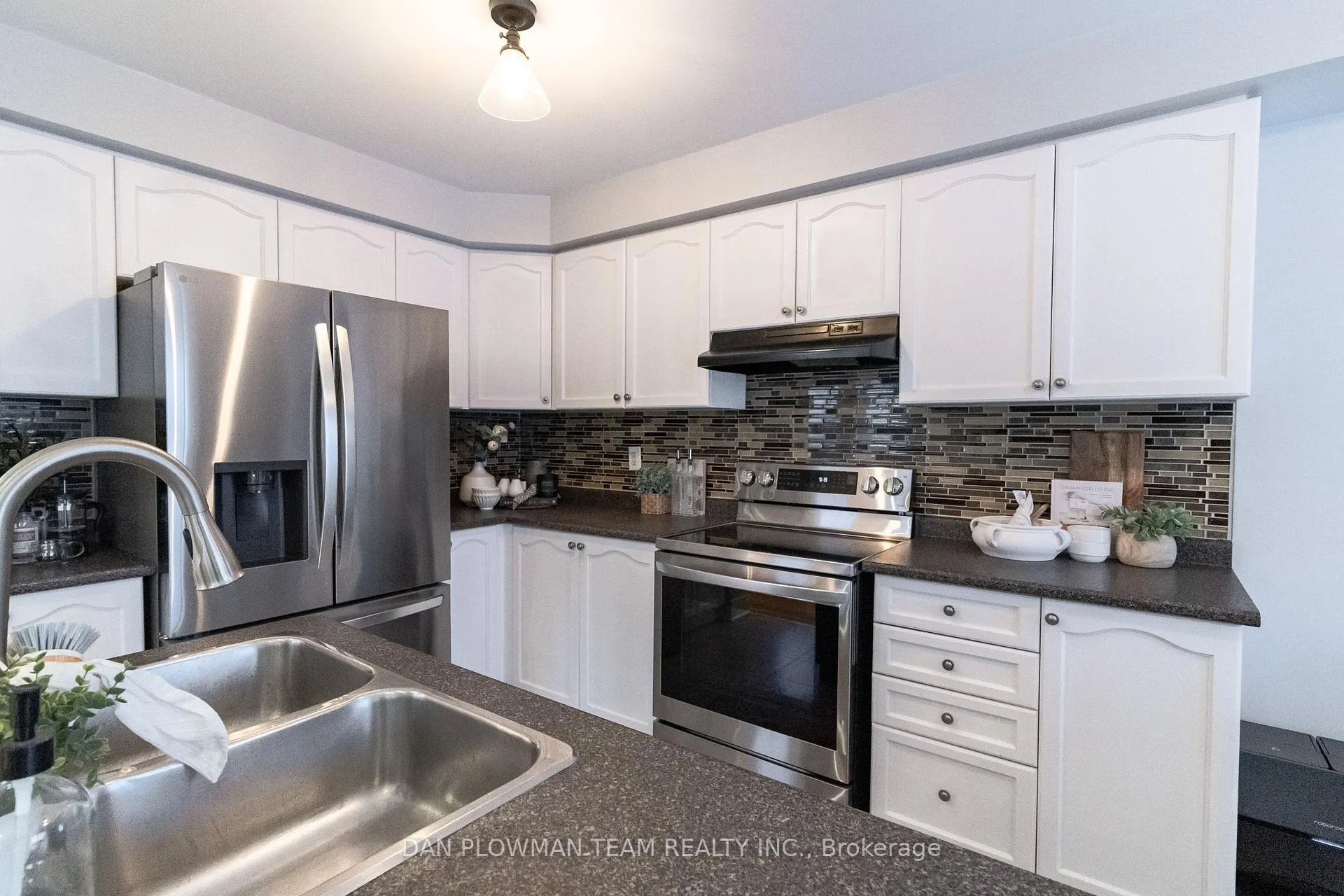 Photo 15 of 121 Bathgate Crescent, Clarington, Courtice — HOMEH