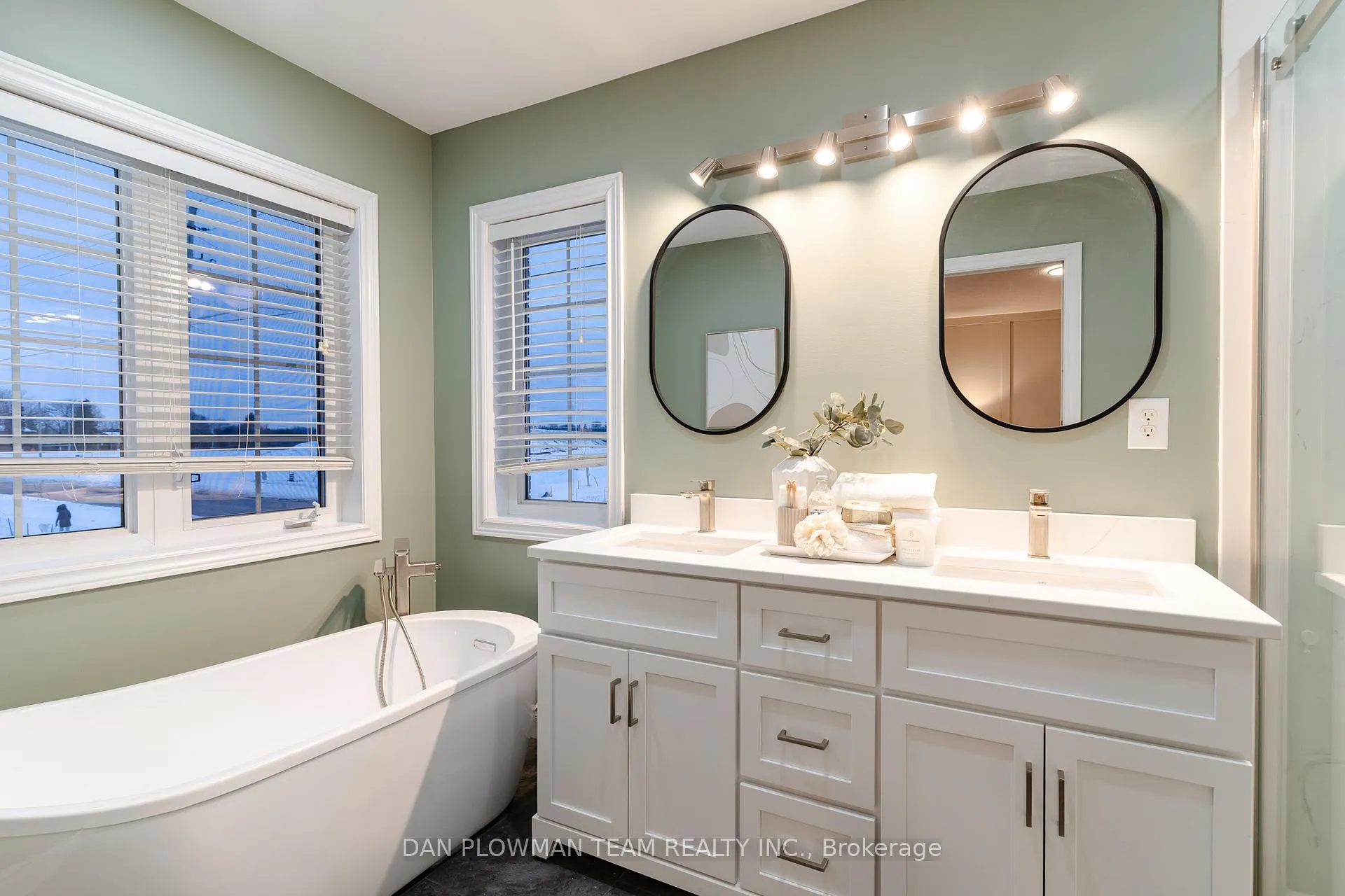 Photo 28 of 121 Bathgate Crescent, Clarington, Courtice — HOMEH