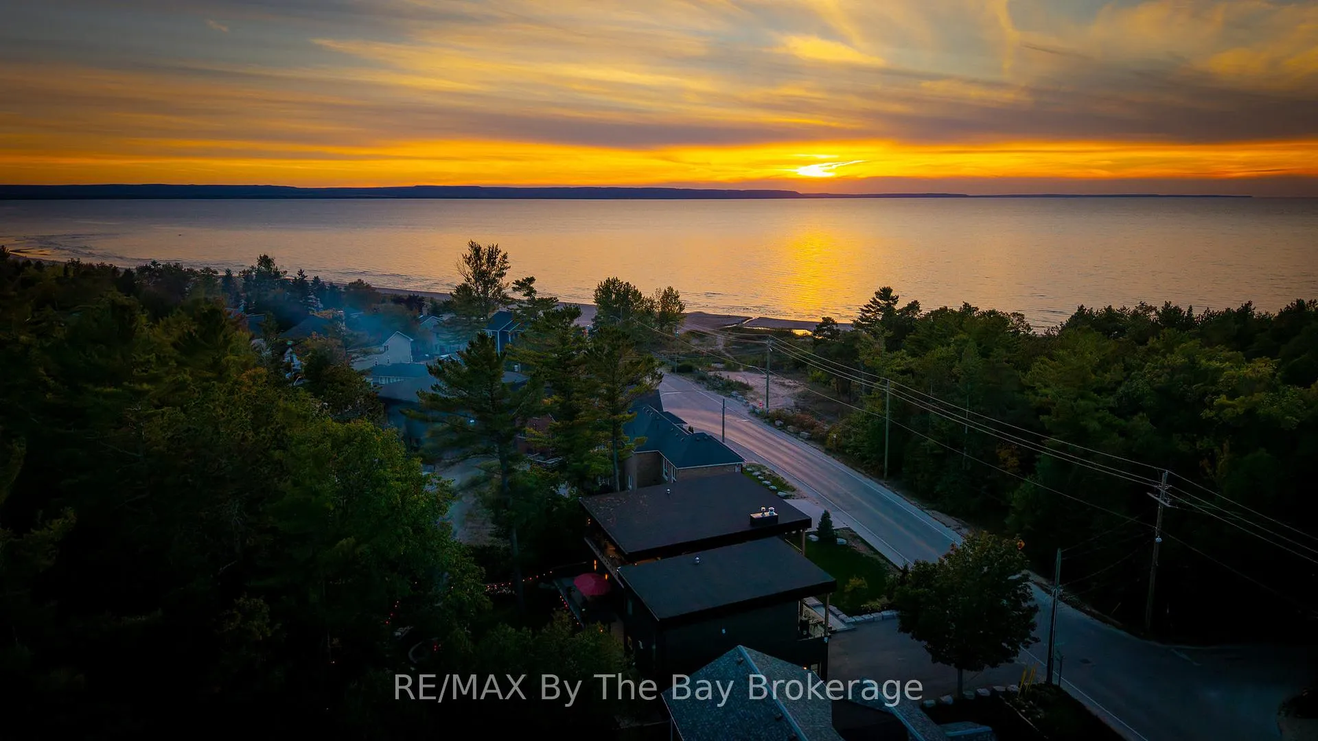 Photo 2 of 809 Eastdale Drive E, Wasaga Beach — HOMEH