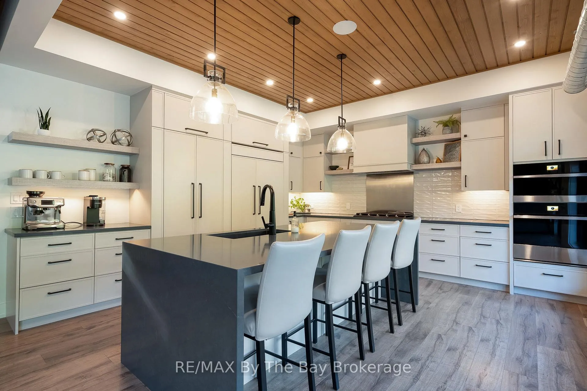 Photo 10 of 809 Eastdale Drive E, Wasaga Beach — HOMEH