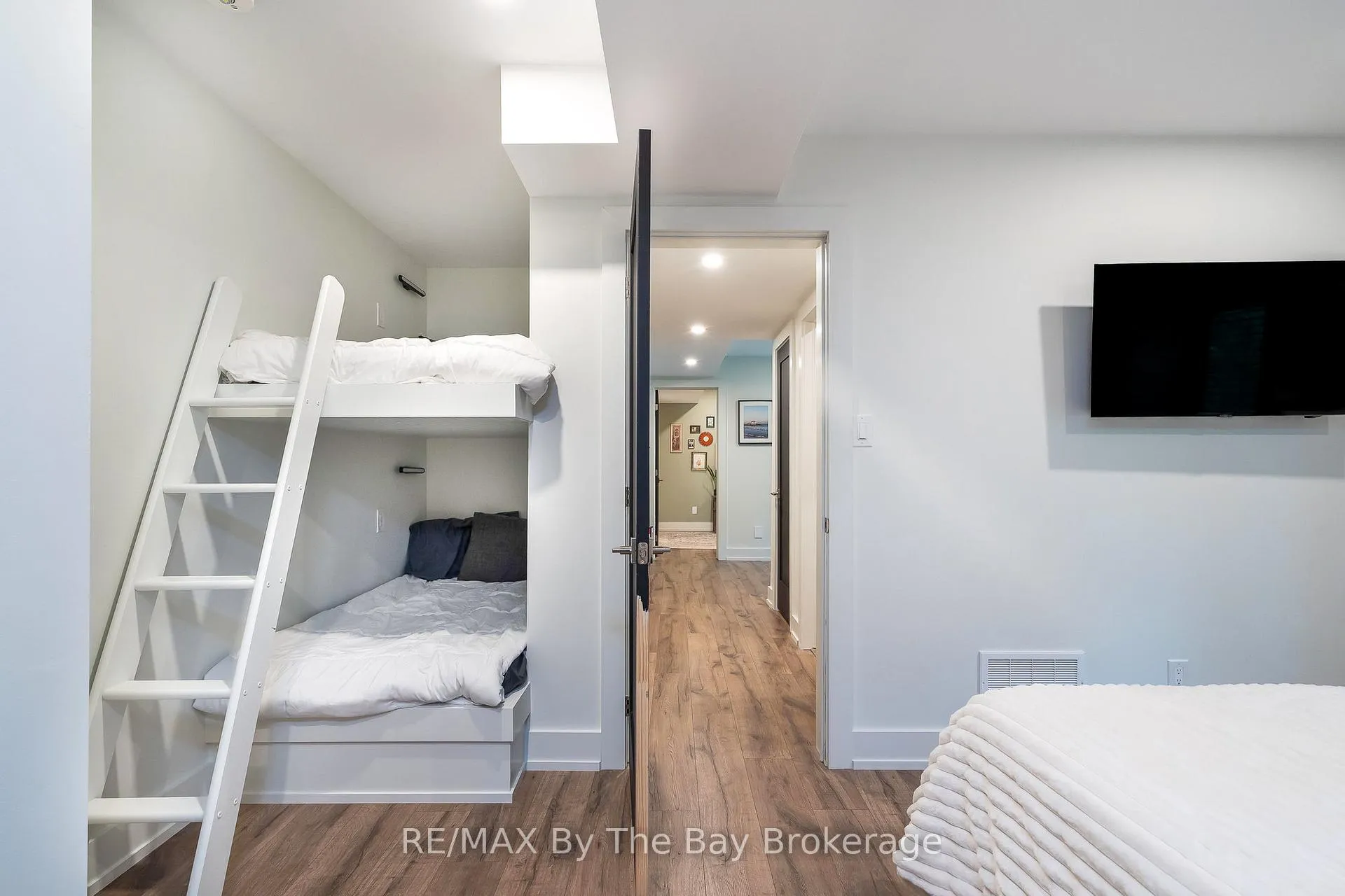Photo 32 of 809 Eastdale Drive E, Wasaga Beach — HOMEH