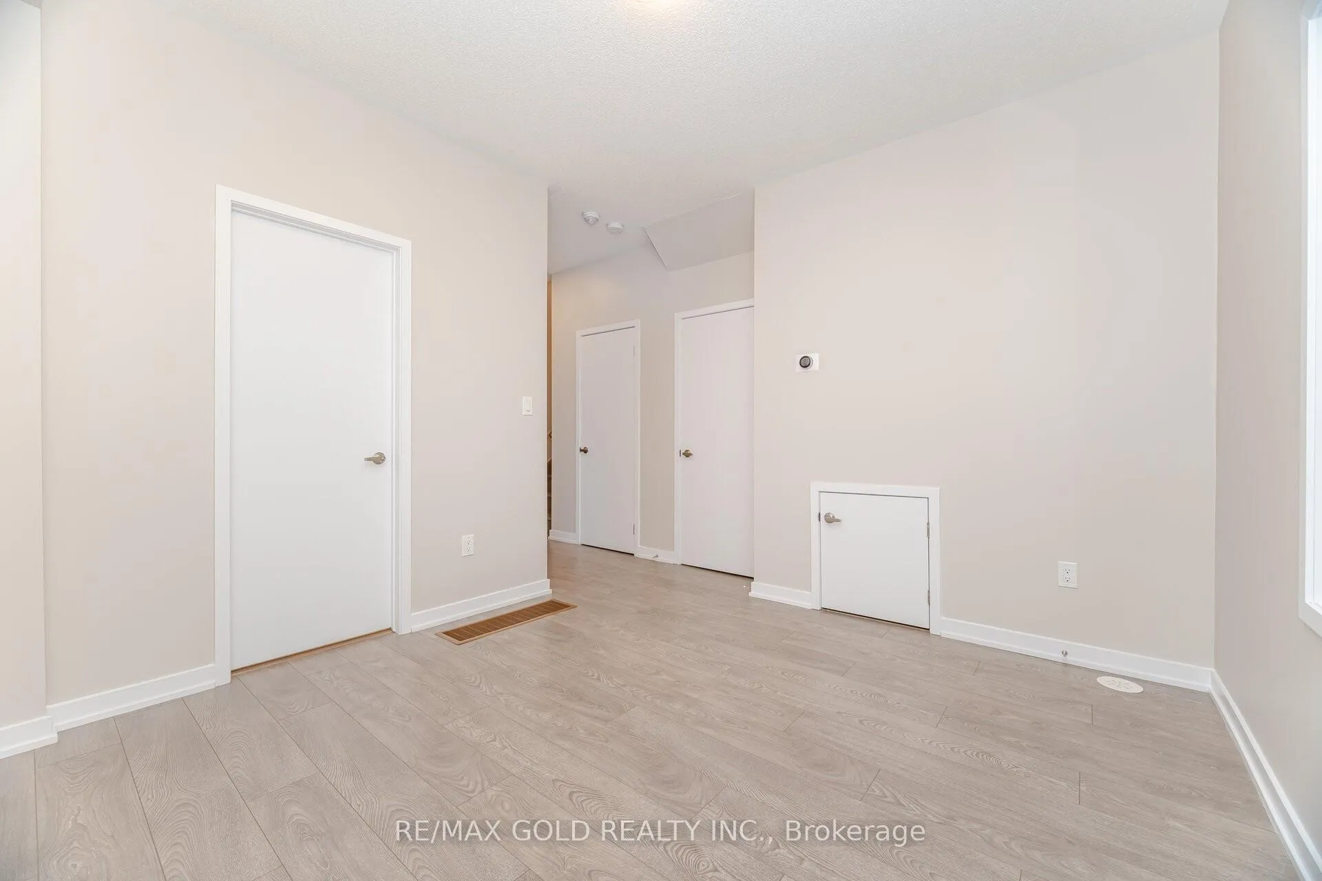 Photo 21 of 19 Lambert Lane, Caledon, Bolton East — HOMEH