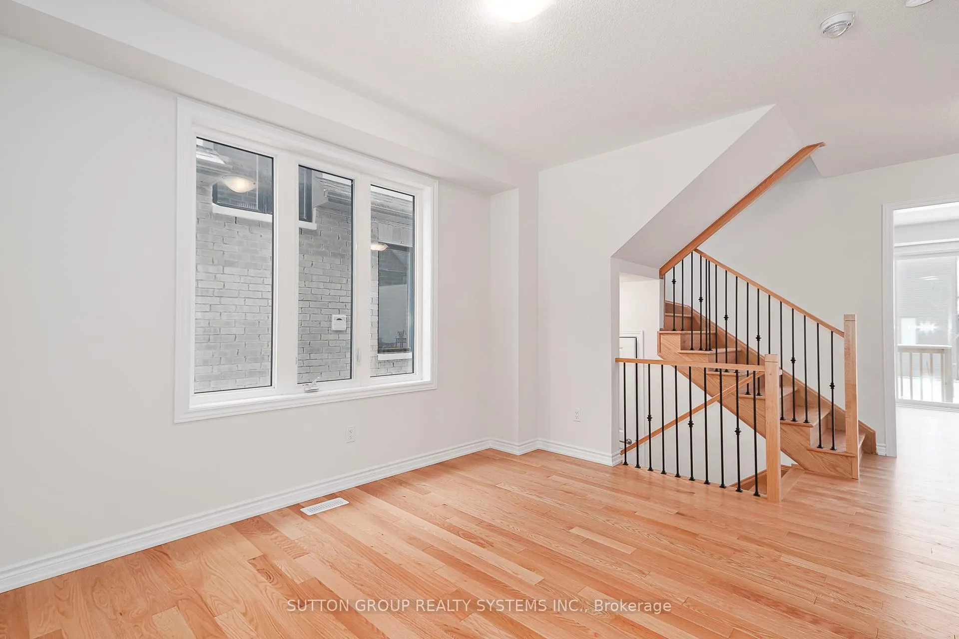 Photo 4 of 61 Nicort Road, Wasaga Beach — HOMEH