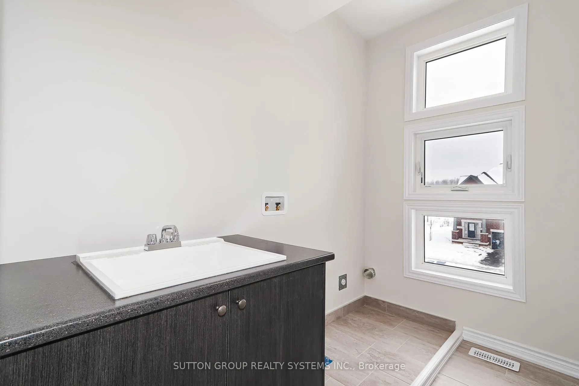 Photo 12 of 61 Nicort Road, Wasaga Beach — HOMEH