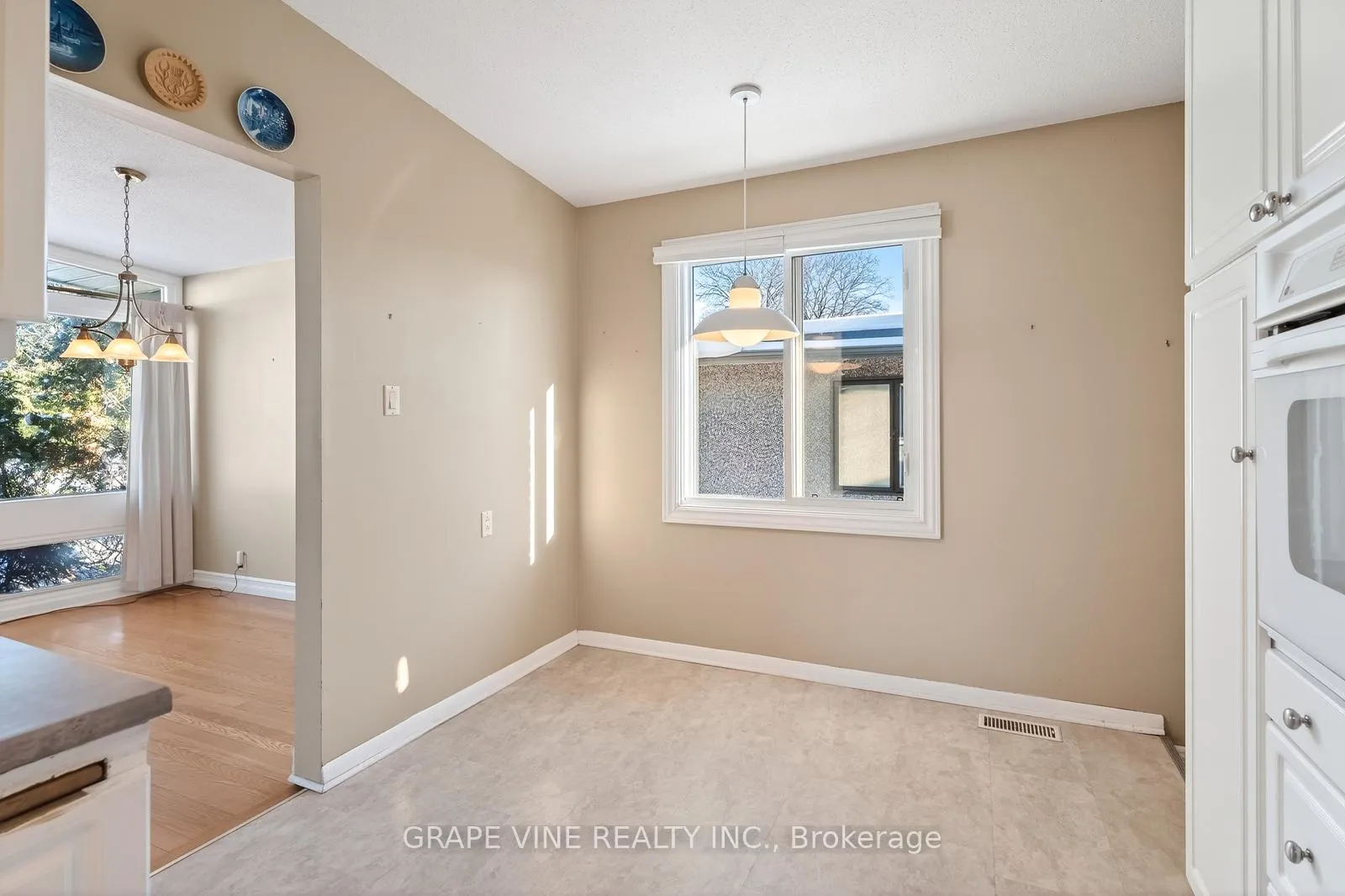 Photo 10 of 46 Cleadon Drive, Ottawa, Crystal Beach — HOMEH