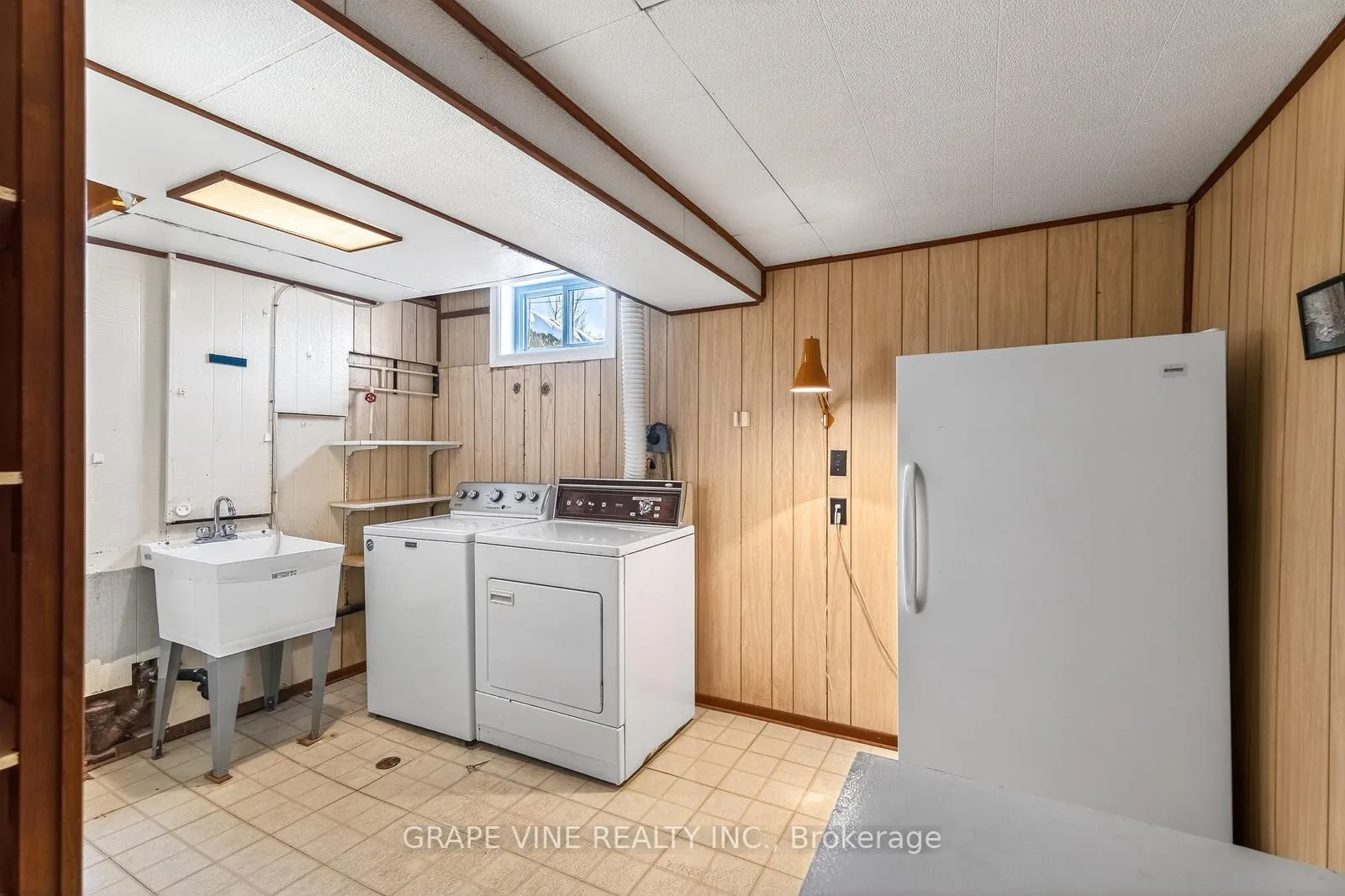 Photo 25 of 46 Cleadon Drive, Ottawa, Crystal Beach — HOMEH