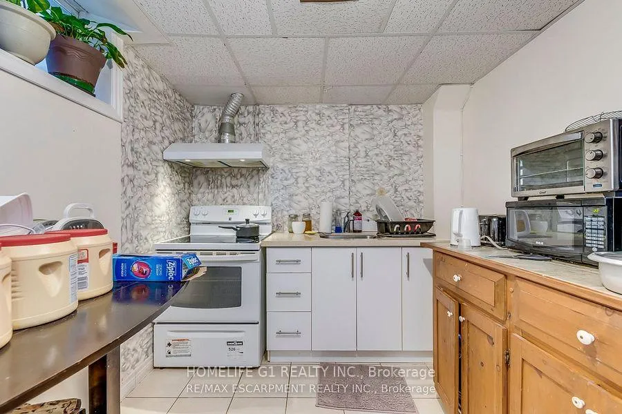 Photo 6 of 27 Gilcrest Street, Hamilton, Gurnett — HOMEH