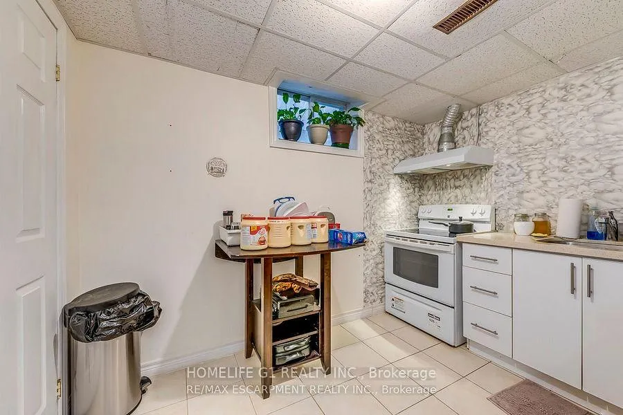 Photo 7 of 27 Gilcrest Street, Hamilton, Gurnett — HOMEH