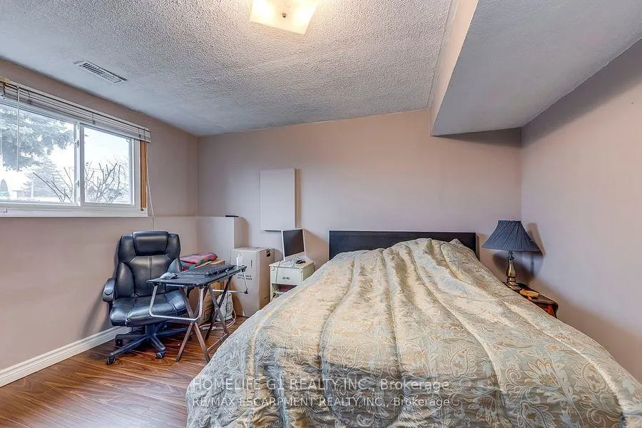Photo 11 of 27 Gilcrest Street, Hamilton, Gurnett — HOMEH