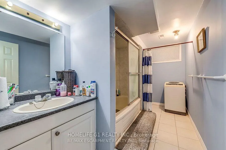 Photo 12 of 27 Gilcrest Street, Hamilton, Gurnett — HOMEH