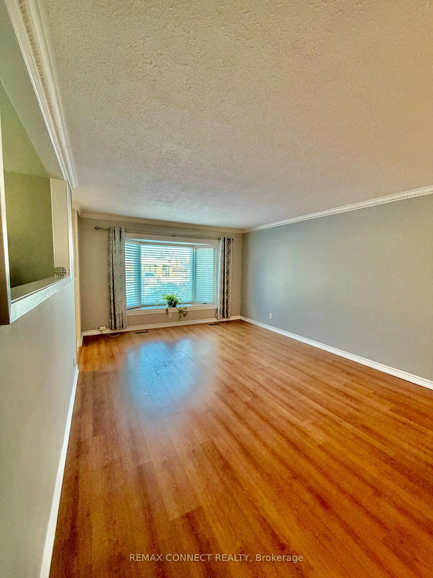 Photo 5 of 776 Hillcrest Road, Pickering, West Shore — HOMEH