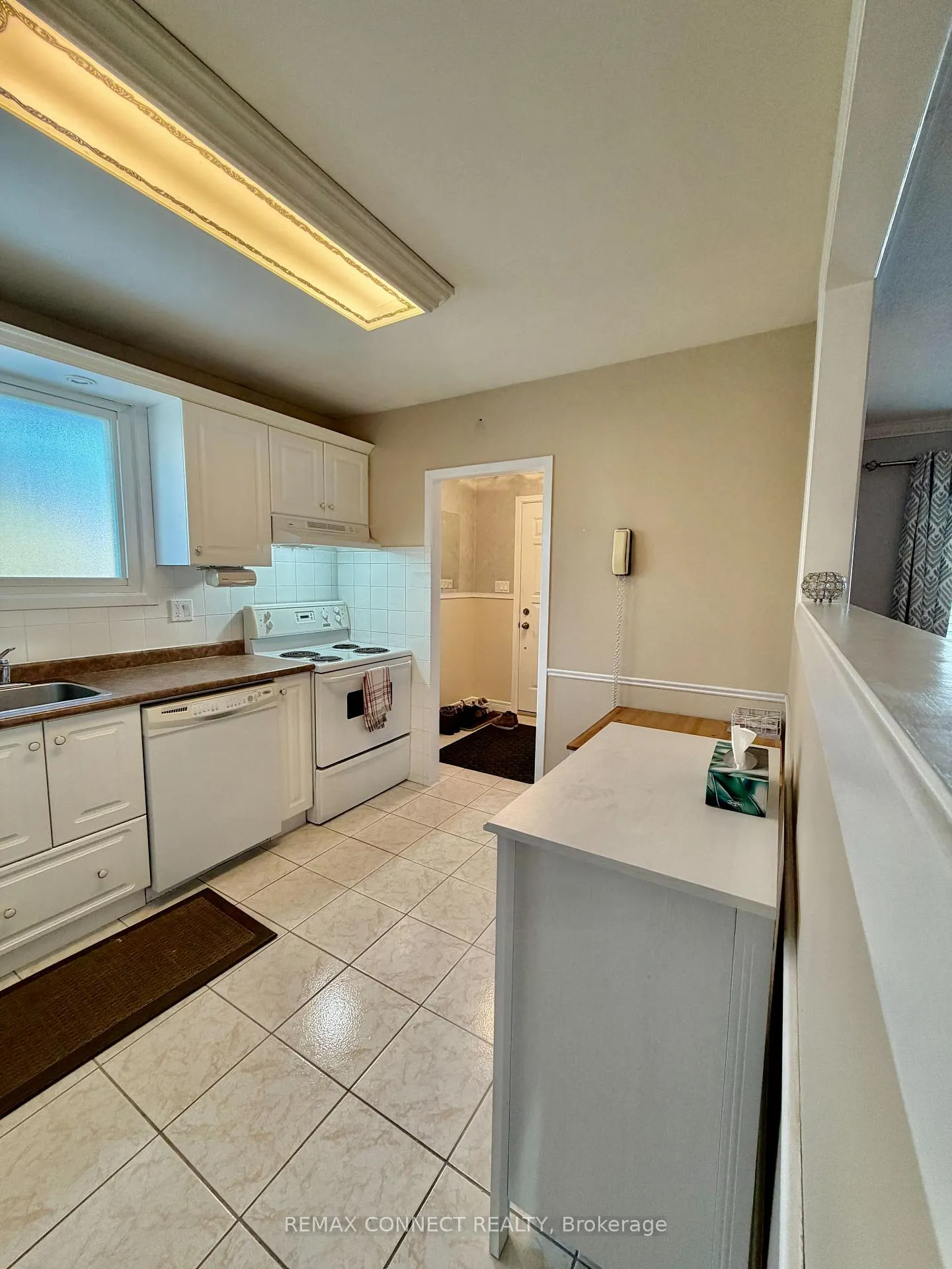 Photo 9 of 776 Hillcrest Road, Pickering, West Shore — HOMEH