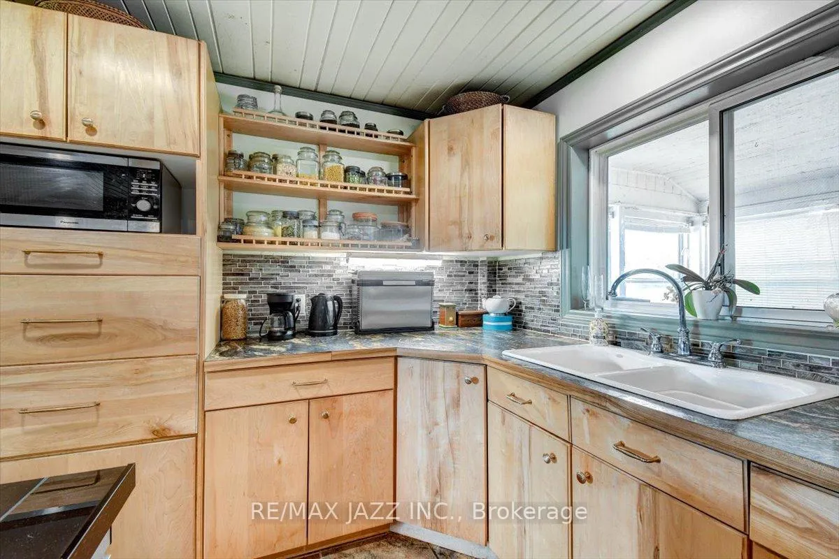 Photo 5 of 16983 Highway 62, Madoc — HOMEH