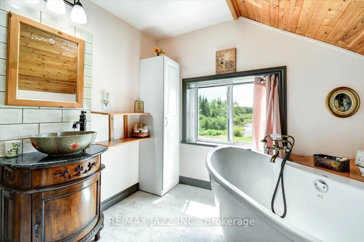 Photo 21 of 16983 Highway 62, Madoc — HOMEH