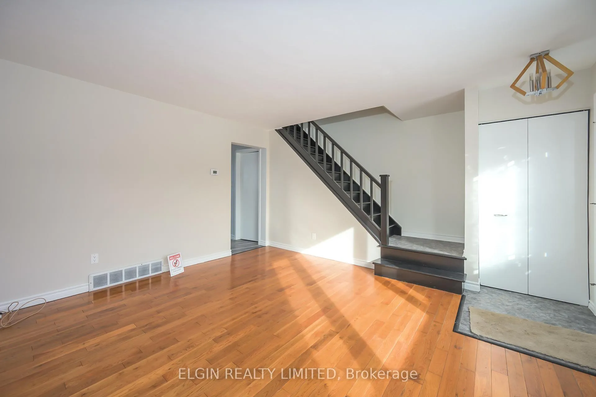 Photo 3 of 432 Forest Avenue, St. Thomas — HOMEH
