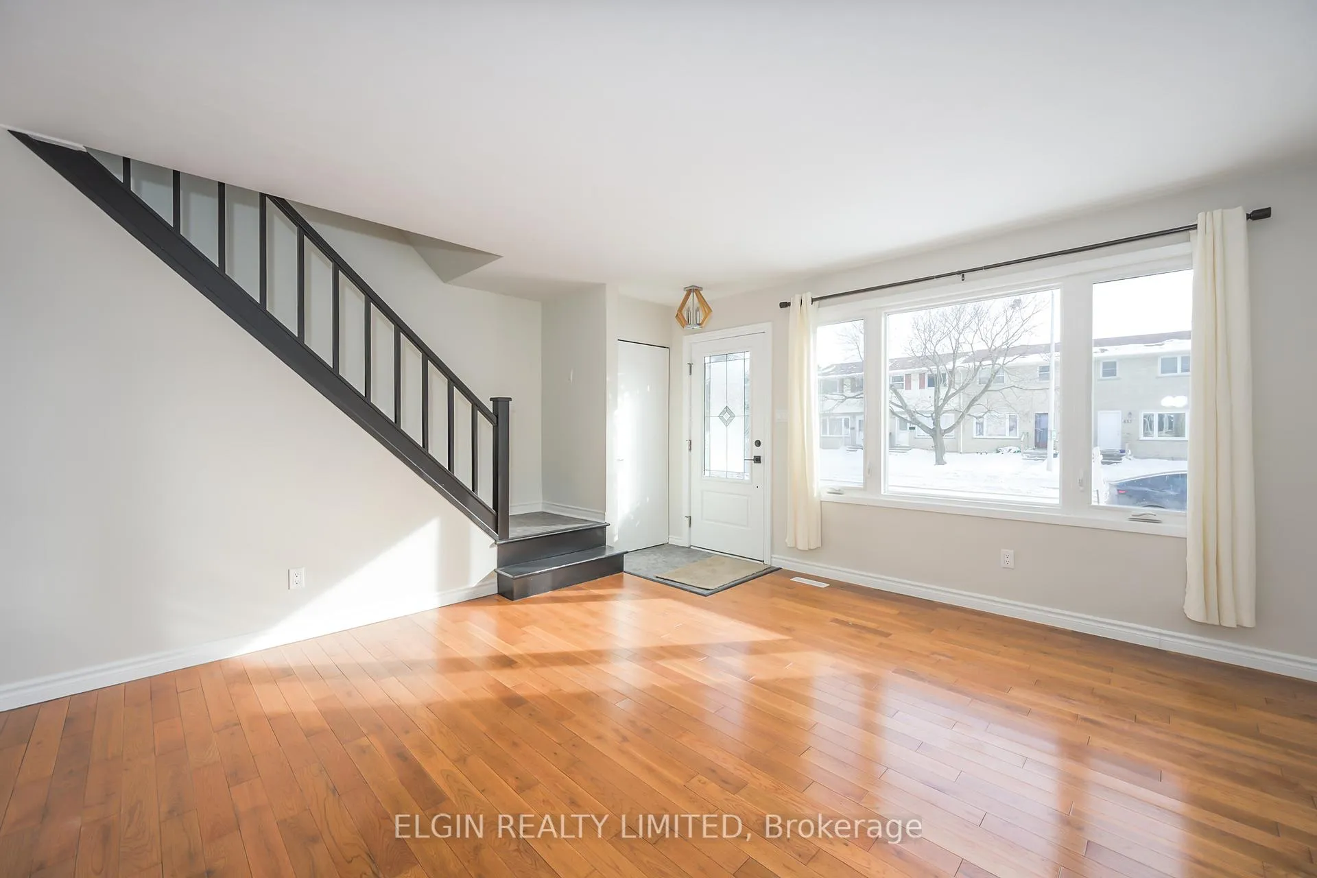 Photo 4 of 432 Forest Avenue, St. Thomas — HOMEH