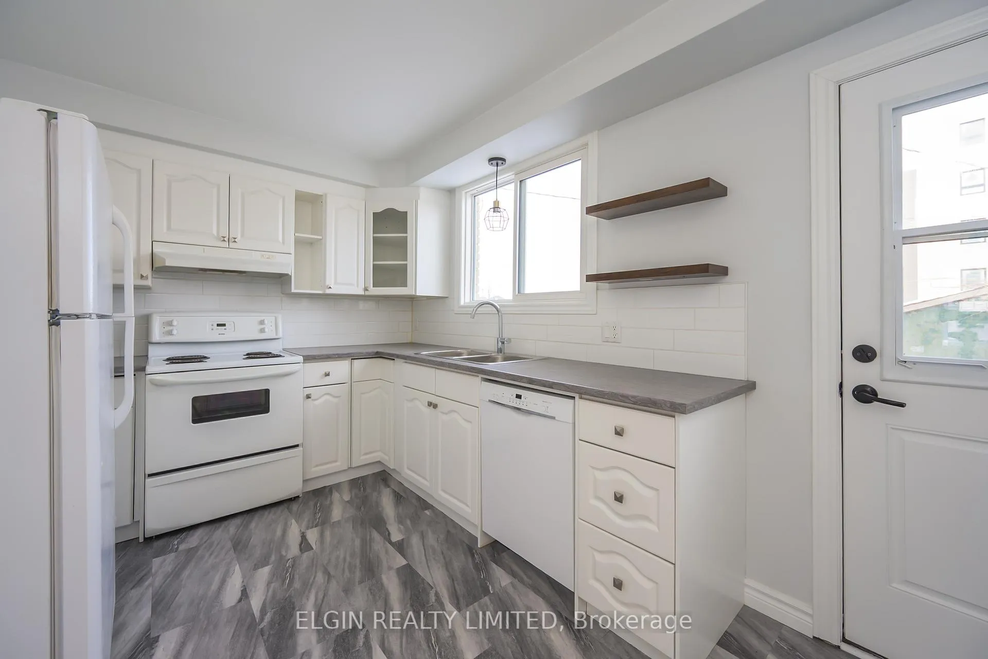 Photo 5 of 432 Forest Avenue, St. Thomas — HOMEH