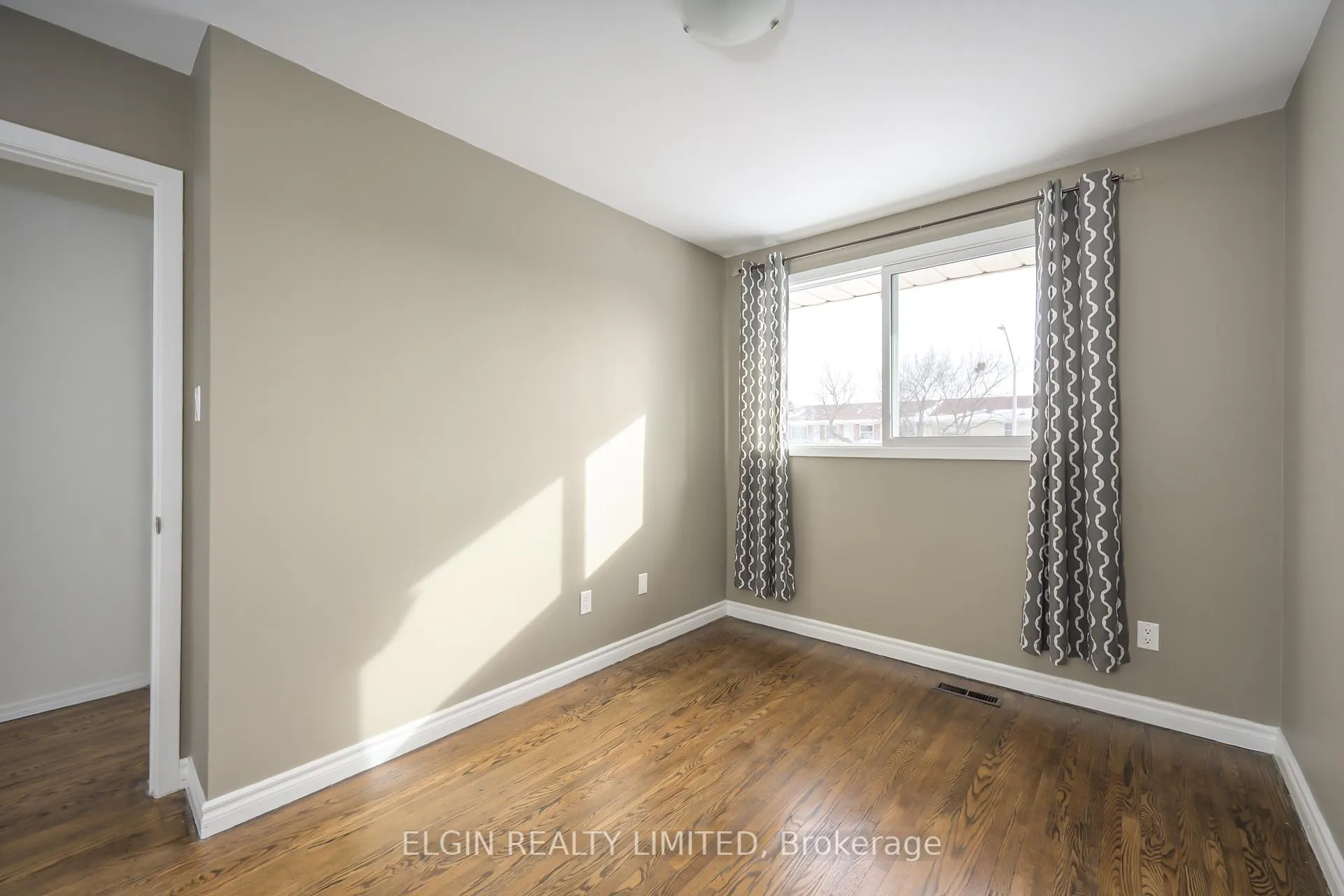 Photo 12 of 432 Forest Avenue, St. Thomas — HOMEH