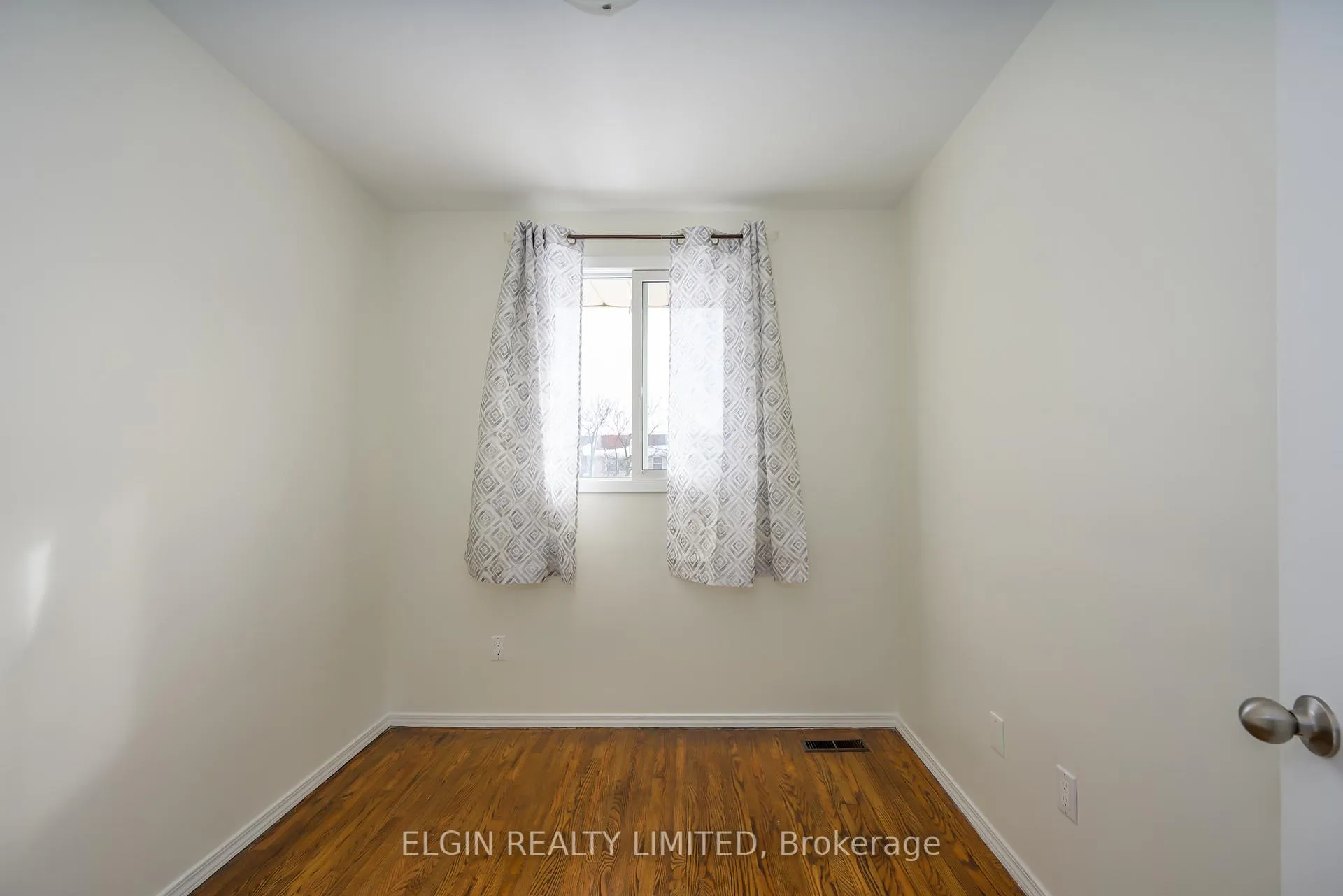 Photo 14 of 432 Forest Avenue, St. Thomas — HOMEH