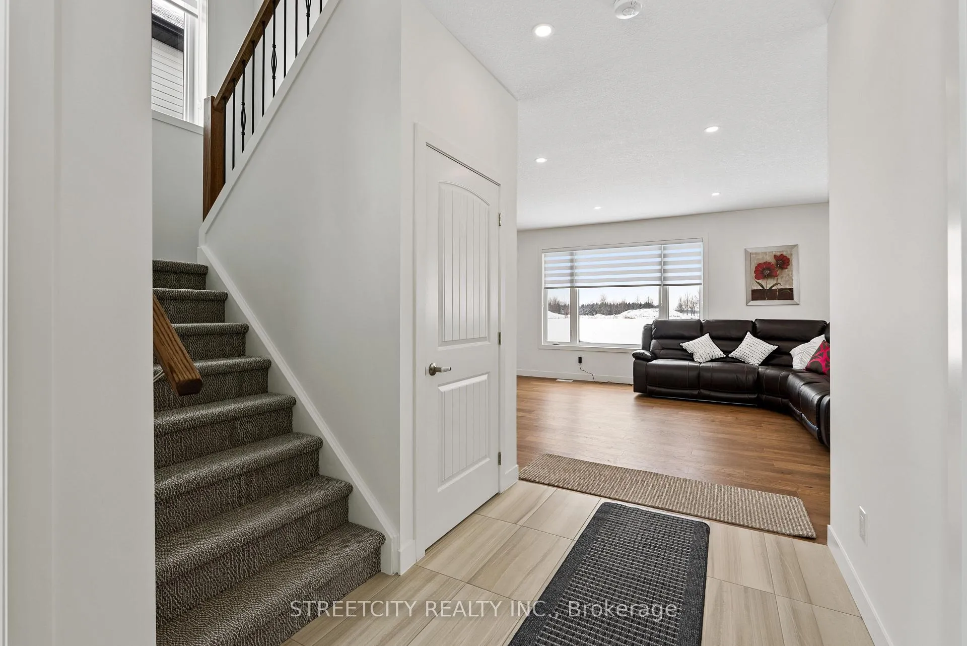 Photo 4 of 104 Jefferson Street W, Lucan Biddulph, Lucan — HOMEH