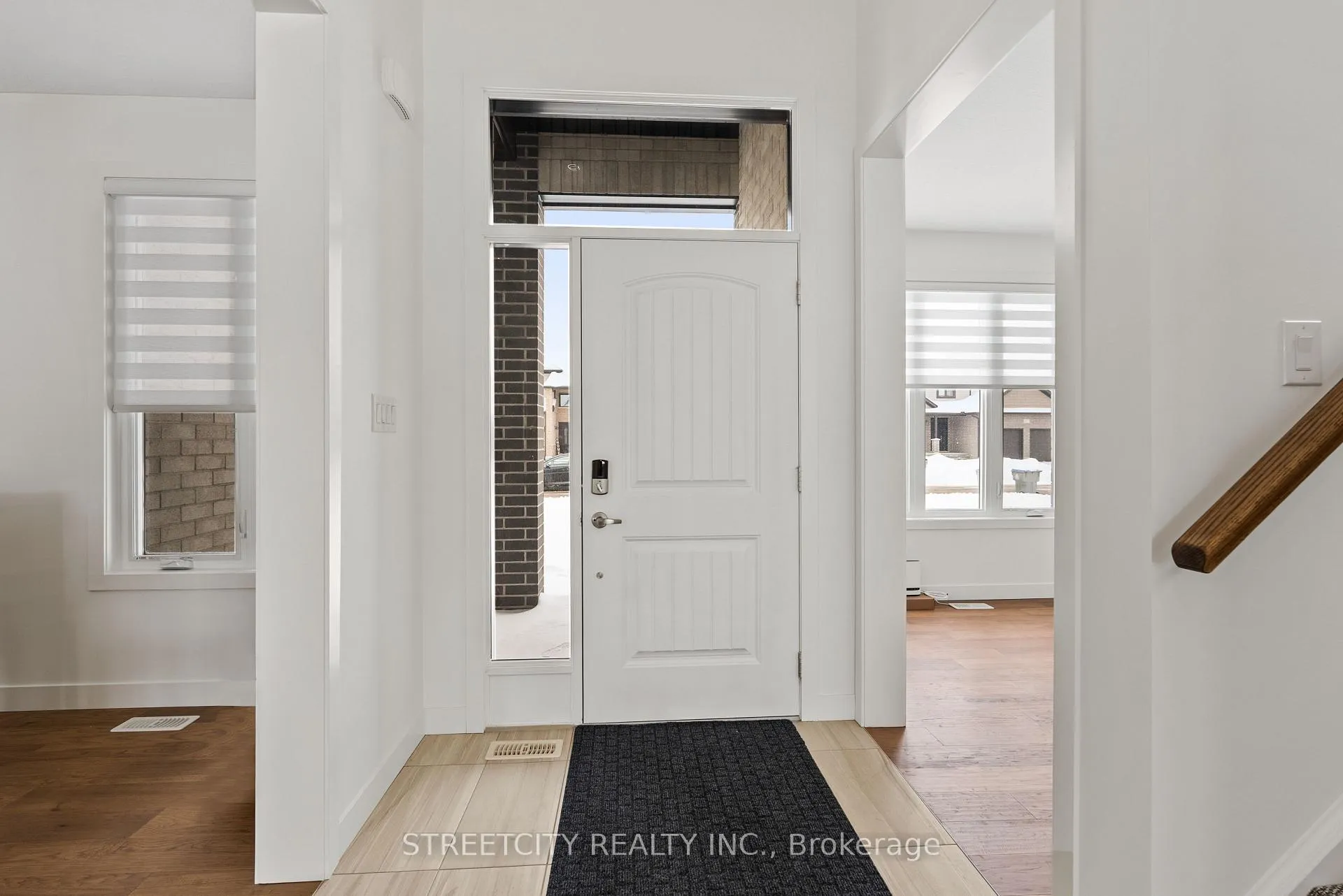 Photo 5 of 104 Jefferson Street W, Lucan Biddulph, Lucan — HOMEH