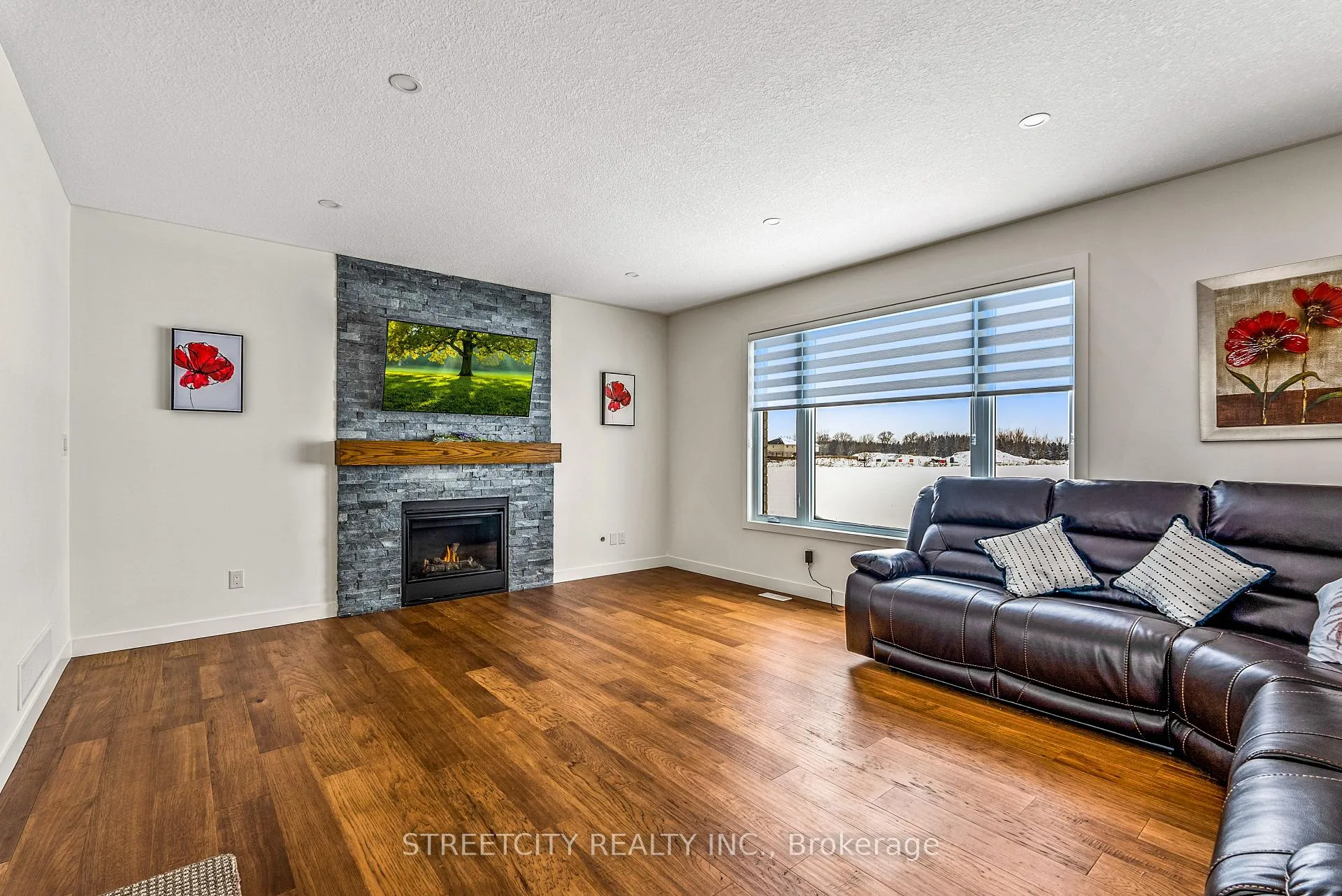 Photo 6 of 104 Jefferson Street W, Lucan Biddulph, Lucan — HOMEH