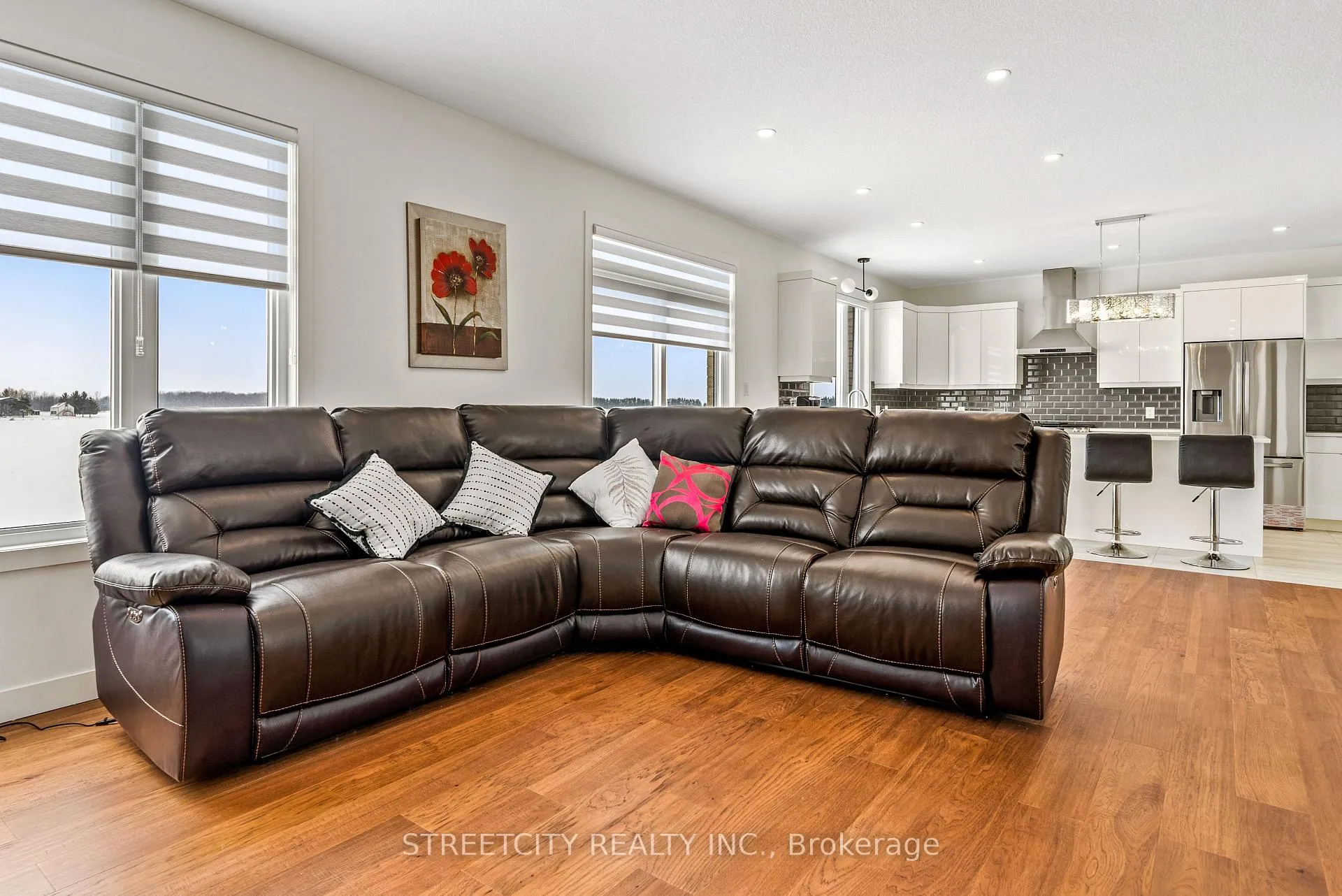 Photo 8 of 104 Jefferson Street W, Lucan Biddulph, Lucan — HOMEH
