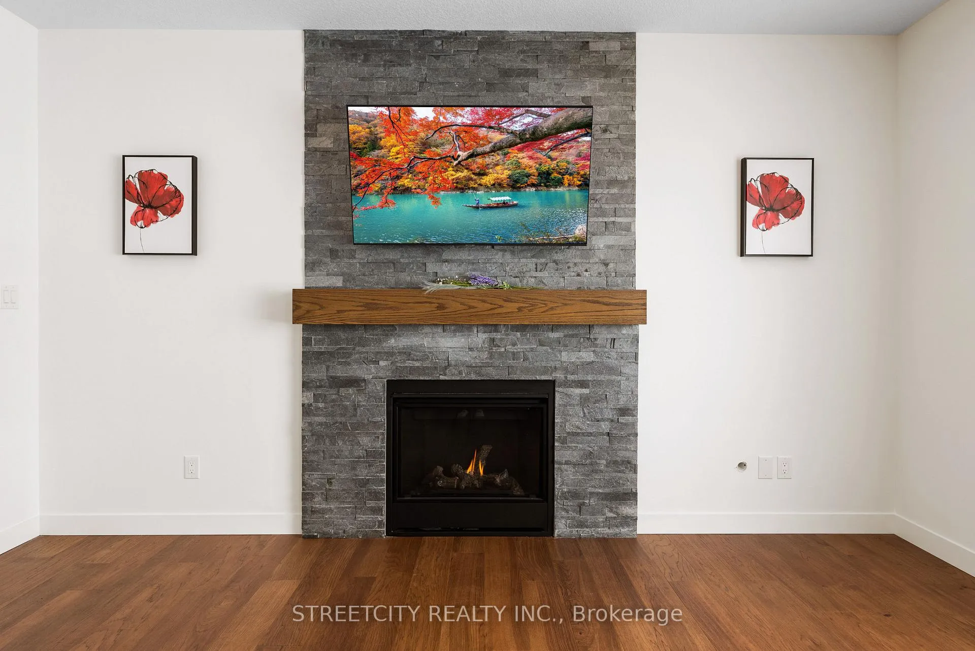 Photo 9 of 104 Jefferson Street W, Lucan Biddulph, Lucan — HOMEH