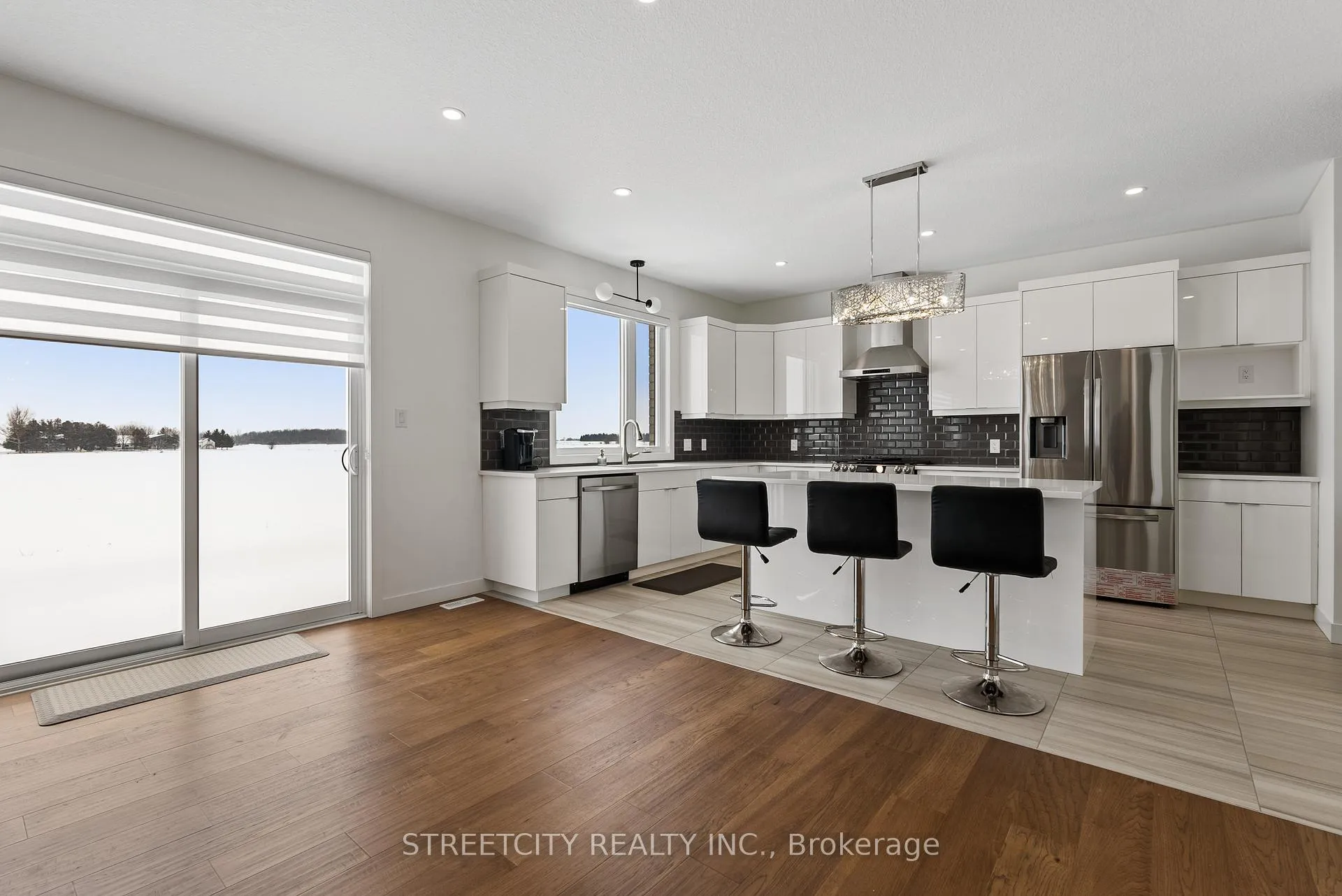 Photo 13 of 104 Jefferson Street W, Lucan Biddulph, Lucan — HOMEH